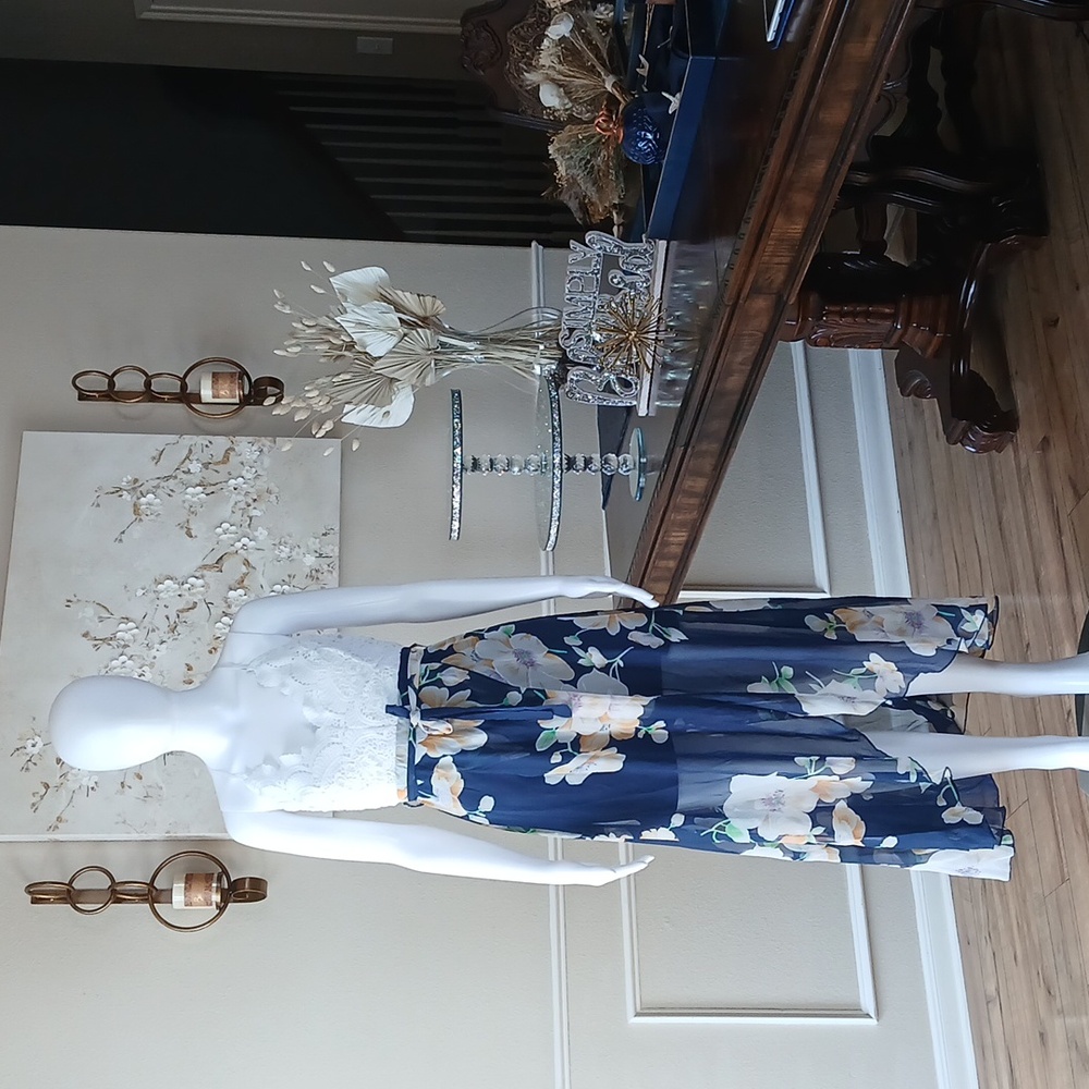 Women's Navy Blue Floral V-Neck Summer Dress. Size M